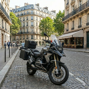 photo BMW r1250gs avec top case NOGA adventure dans paris