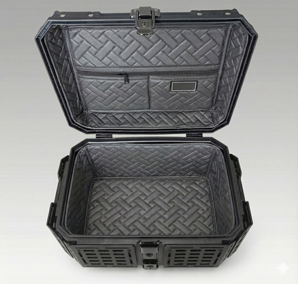 image studio de l'intérieur d'un top case NOGA adventure 55L en cuir